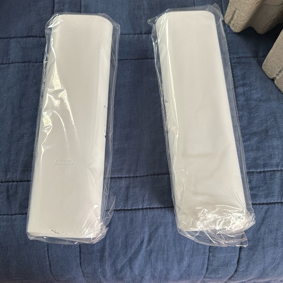 NWOT!  Oral B toothbrush travel cases (set of 2) - Picture 2 of 3